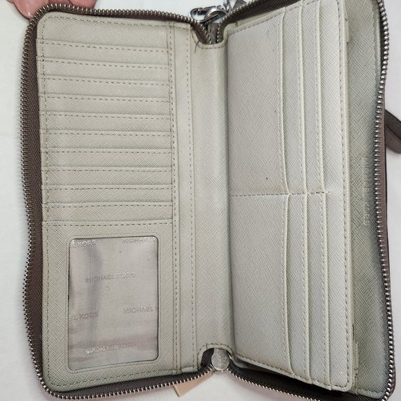 Authentic Michael Kors wallet - Picture 3 of 5